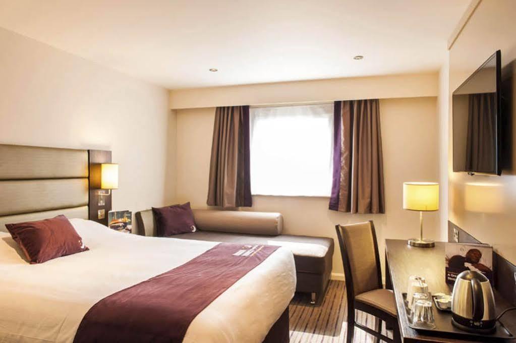 Premier Inn Peterborough - Ferry Meadows Exterior foto